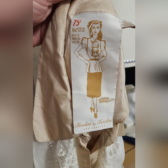 TWELVE by TWELVE 100% Silk Ruffle Front Button Up Collared Dress.Cream/white. M - Picture 4 of 13